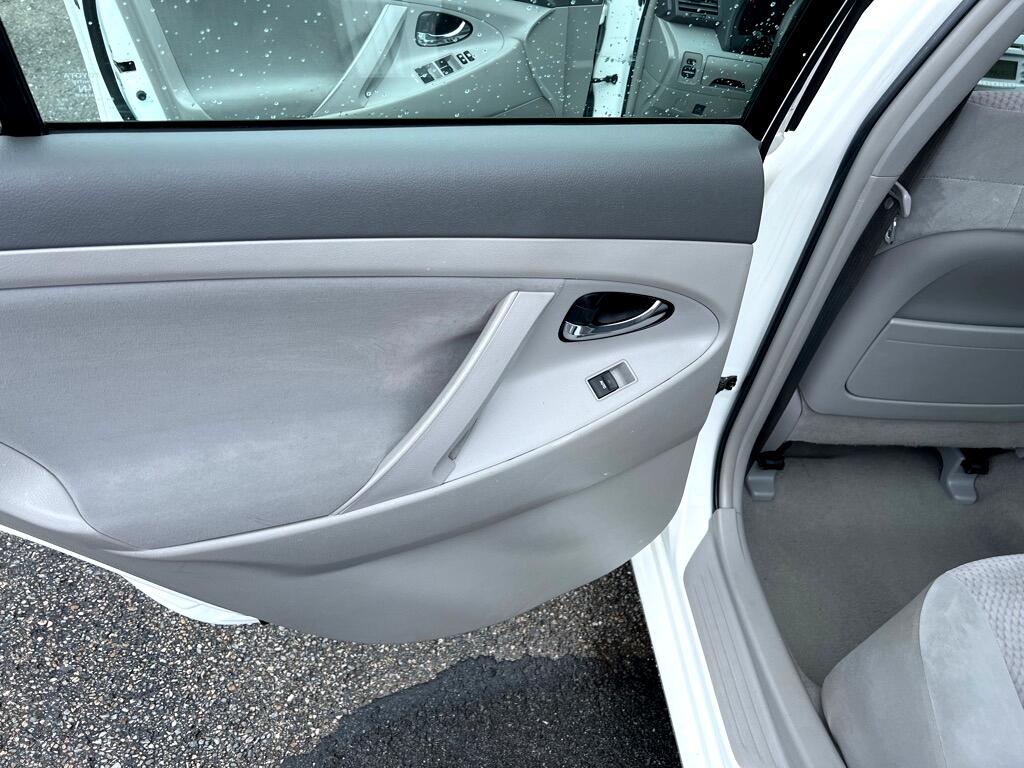 Toyota Camry LE 6-Spd AT 2011 Toyota Camry LE 6-Spd AT 2011