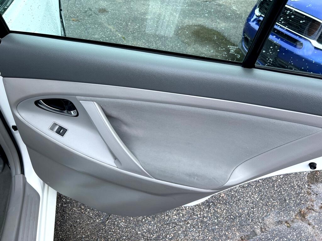 Toyota Camry LE 6-Spd AT 2011 Toyota Camry LE 6-Spd AT 2011