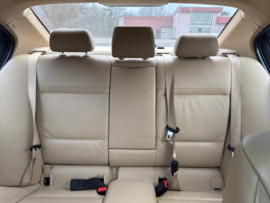 BMW 328 328i xDrive SA 2011