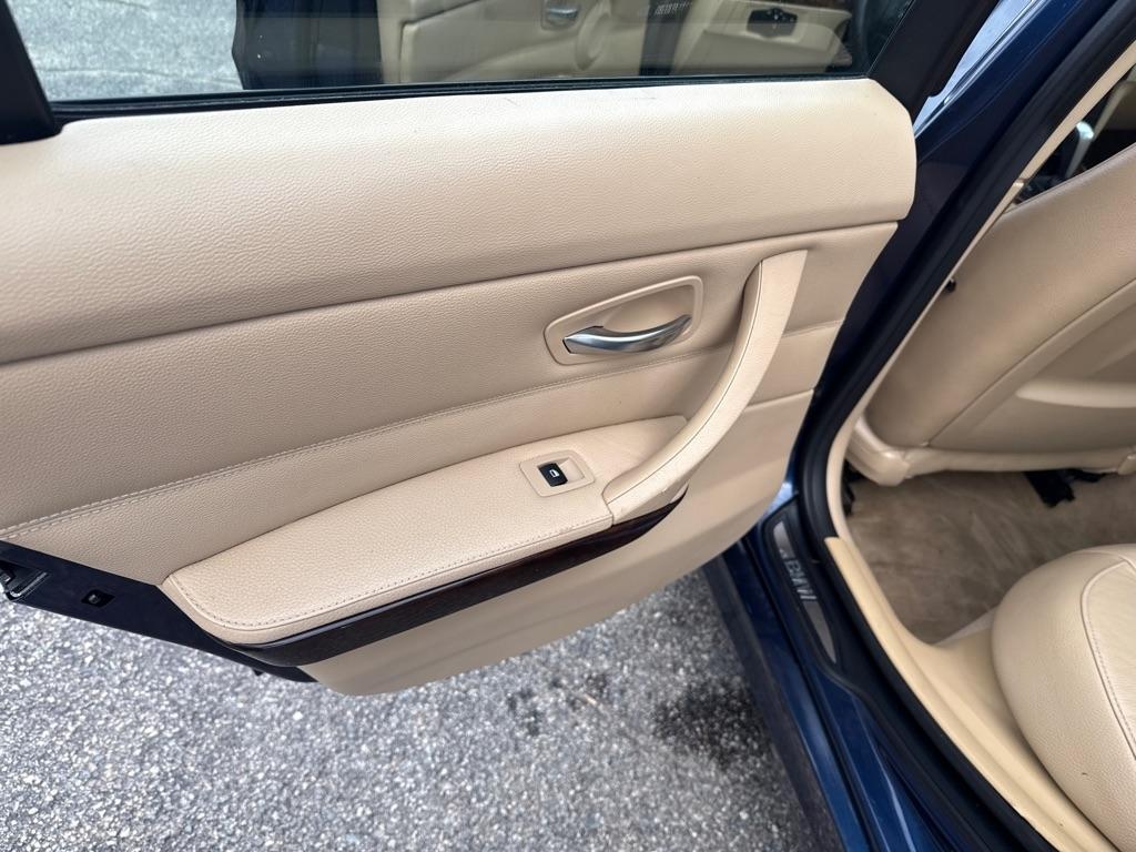 BMW 328 328i xDrive SA 2011