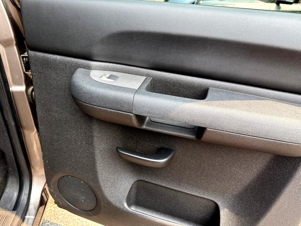 Chevrolet Silverado 1500 LS Crew Cab Short Box 4WD 2012 Chevrolet Silverado 1500 LS Crew Cab Short Box 4WD 2012