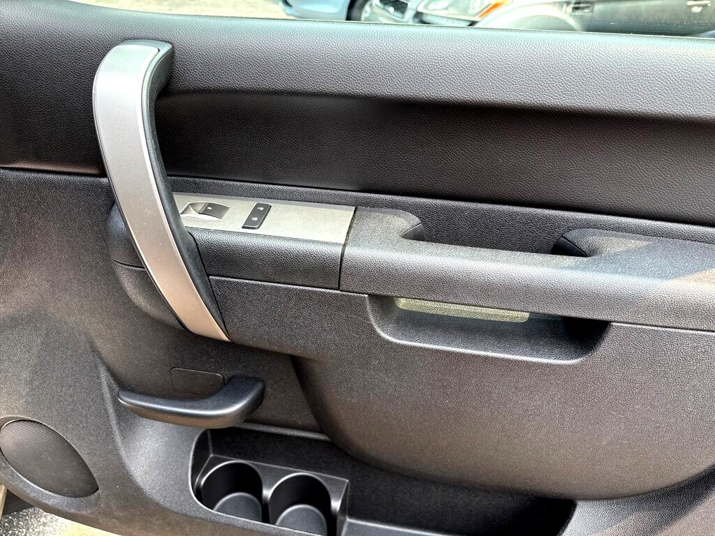 Chevrolet Silverado 1500 LS Crew Cab Short Box 4WD 2012 Chevrolet Silverado 1500 LS Crew Cab Short Box 4WD 2012