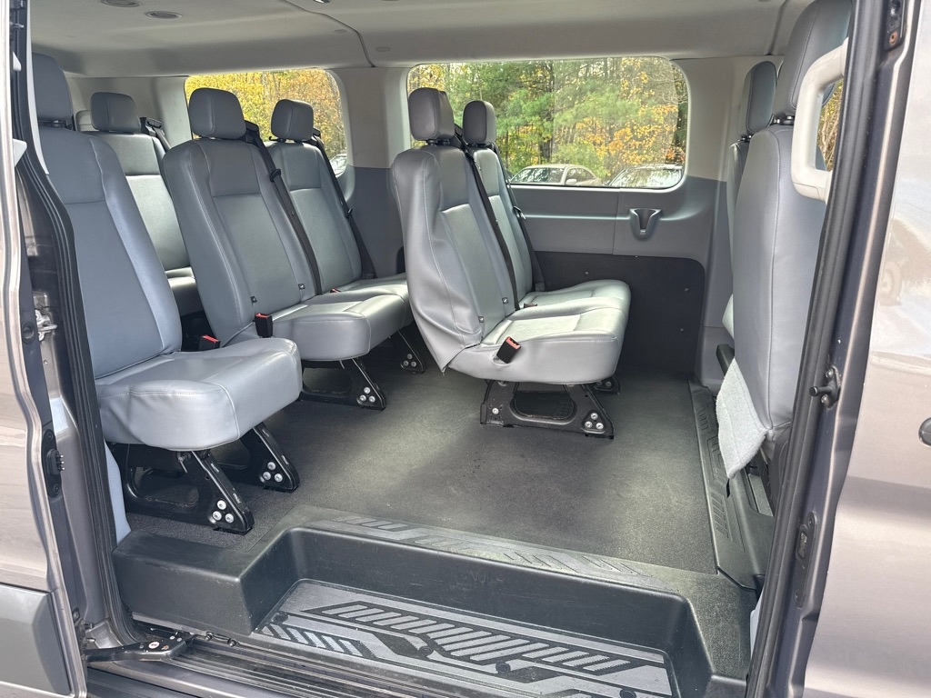 Ford Transit 150 Wagon Low Roof XL w/Sliding Pass. 130-in. WB 2015 Ford Transit 150 Wagon Low Roof XL w/Sliding Pass. 130-in. WB 2015