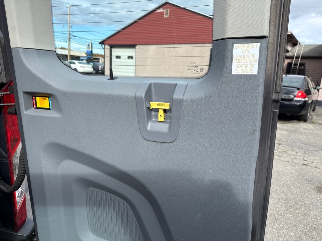 Ford Transit 150 Wagon Low Roof XL w/Sliding Pass. 130-in. WB 2015 Ford Transit 150 Wagon Low Roof XL w/Sliding Pass. 130-in. WB 2015