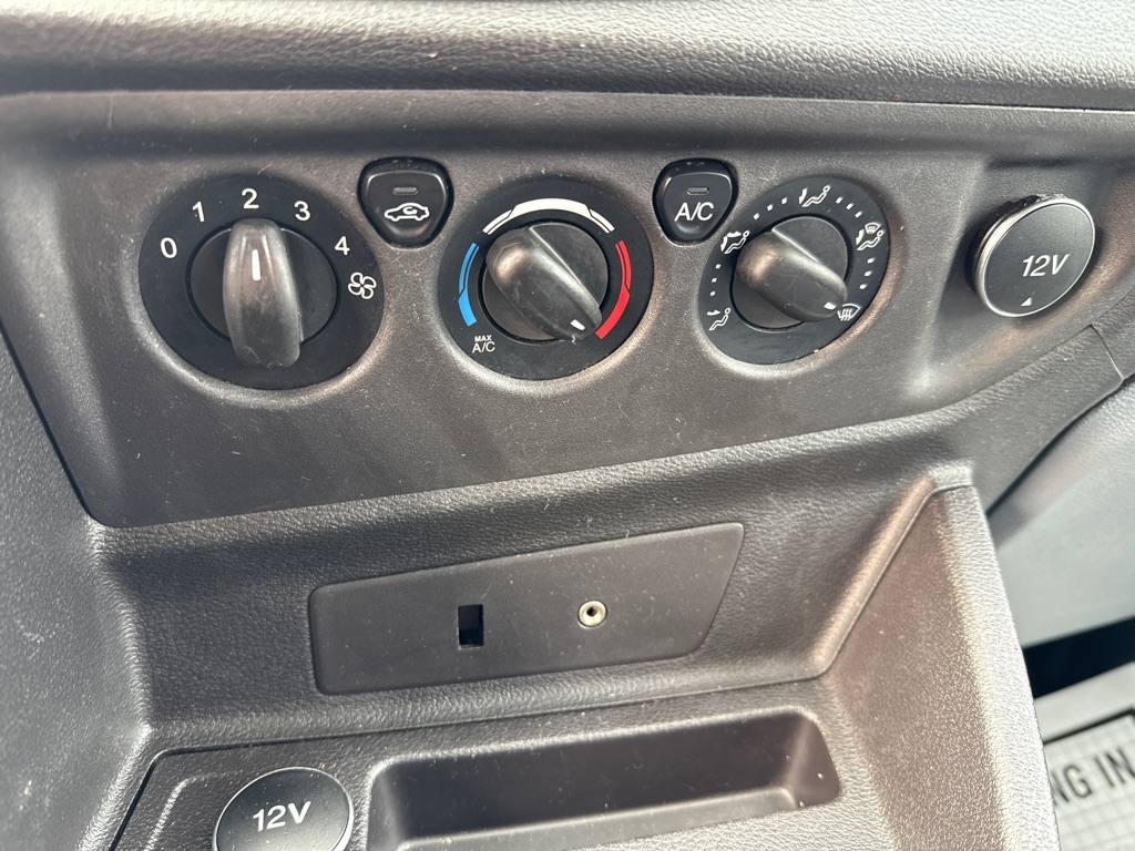 Ford Transit 150 Wagon Low Roof XL w/Sliding Pass. 130-in. WB 2015 Ford Transit 150 Wagon Low Roof XL w/Sliding Pass. 130-in. WB 2015