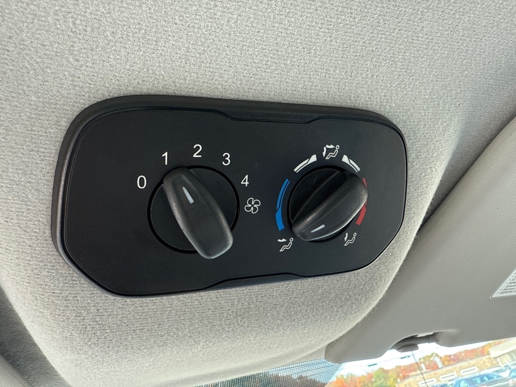 Ford Transit 150 Wagon Low Roof XL w/Sliding Pass. 130-in. WB 2015 Ford Transit 150 Wagon Low Roof XL w/Sliding Pass. 130-in. WB 2015