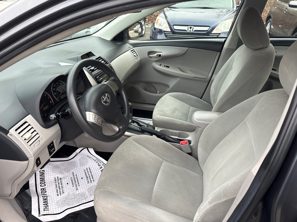 Toyota Corolla LE 4-Speed AT 2012