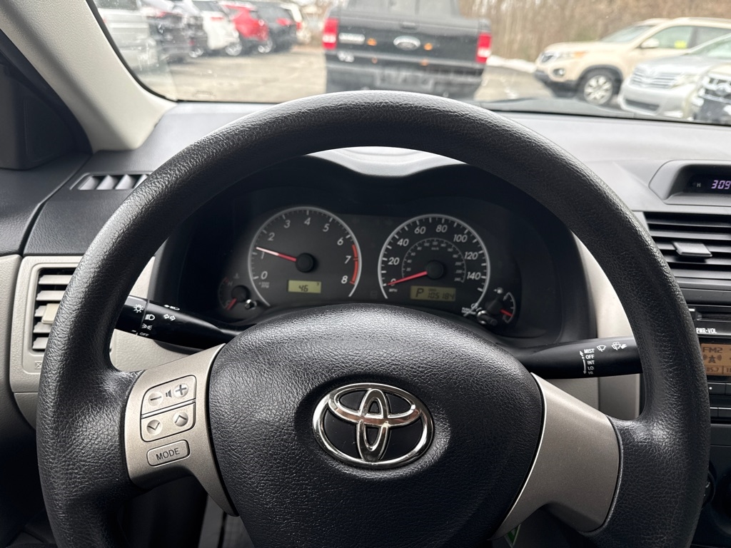 Toyota Corolla LE 4-Speed AT 2012