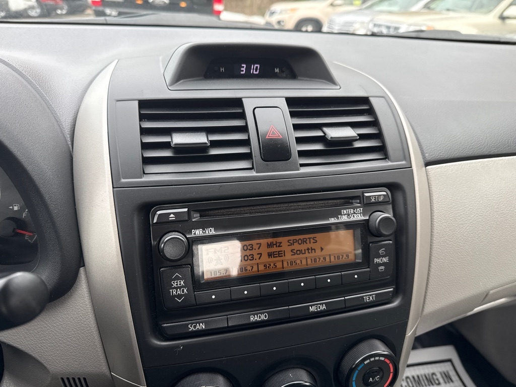 Toyota Corolla LE 4-Speed AT 2012