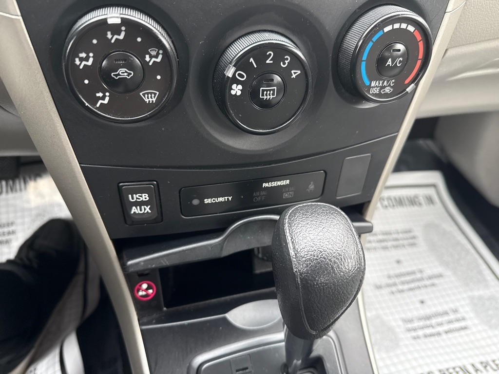 Toyota Corolla LE 4-Speed AT 2012