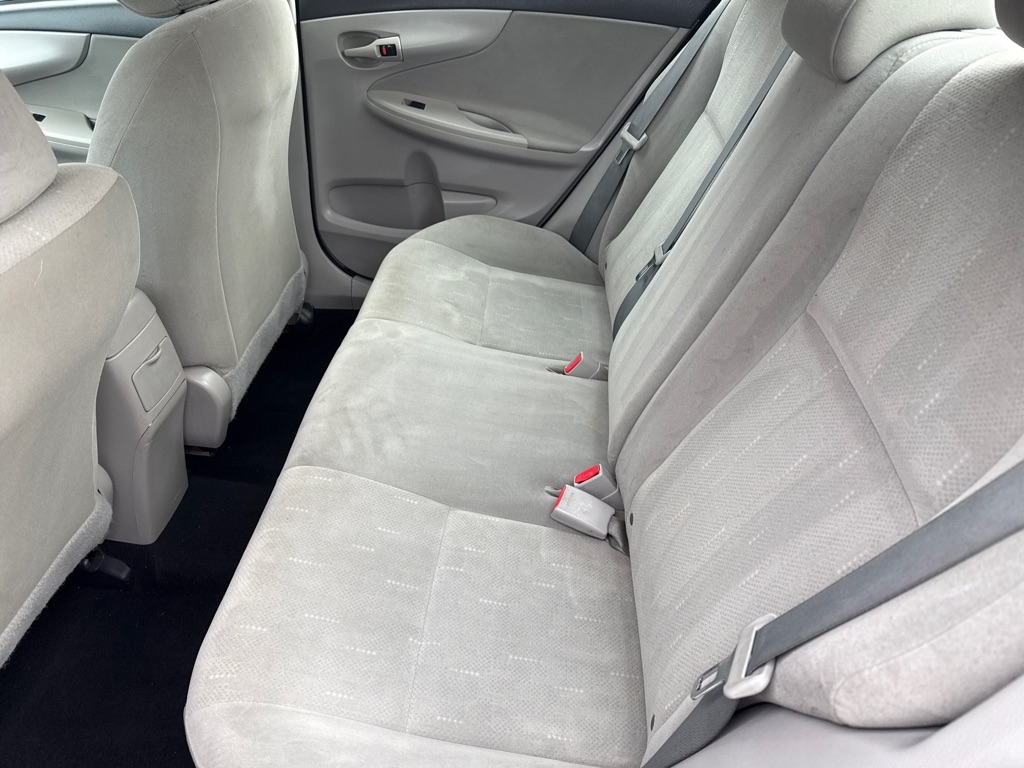 Toyota Corolla LE 4-Speed AT 2012