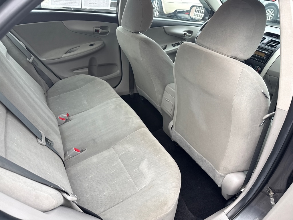 Toyota Corolla LE 4-Speed AT 2012