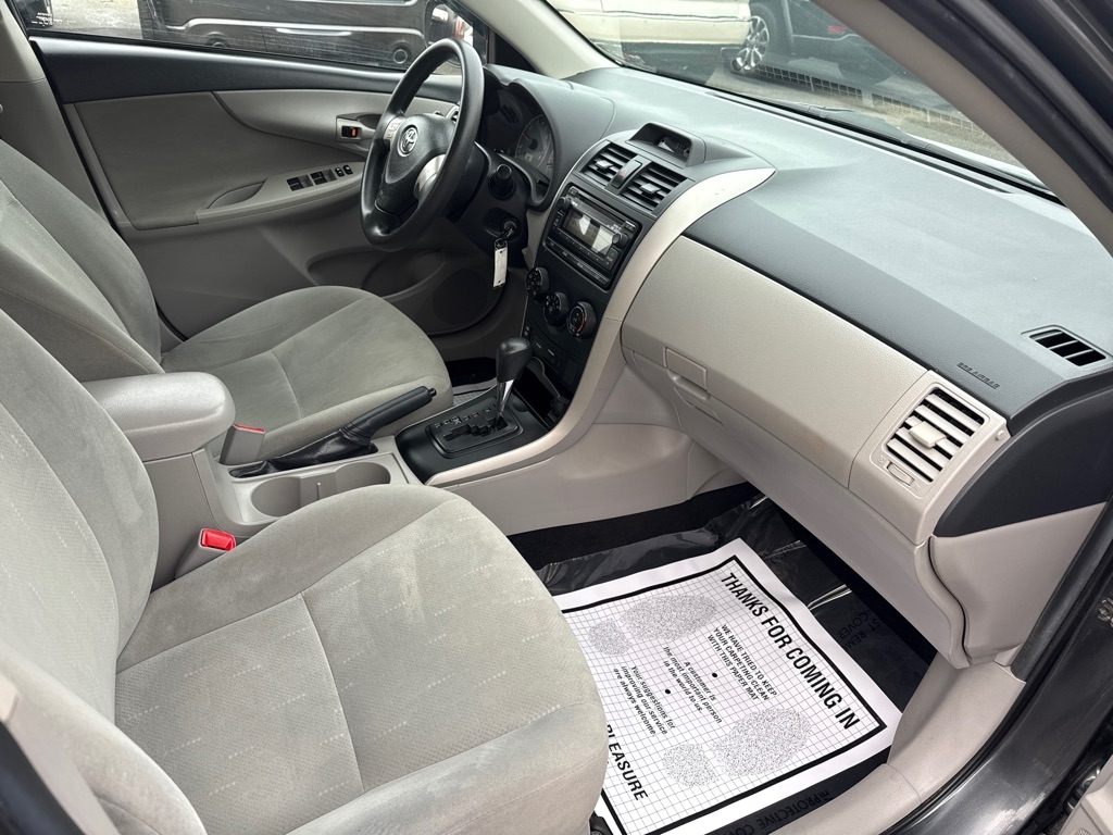 Toyota Corolla LE 4-Speed AT 2012