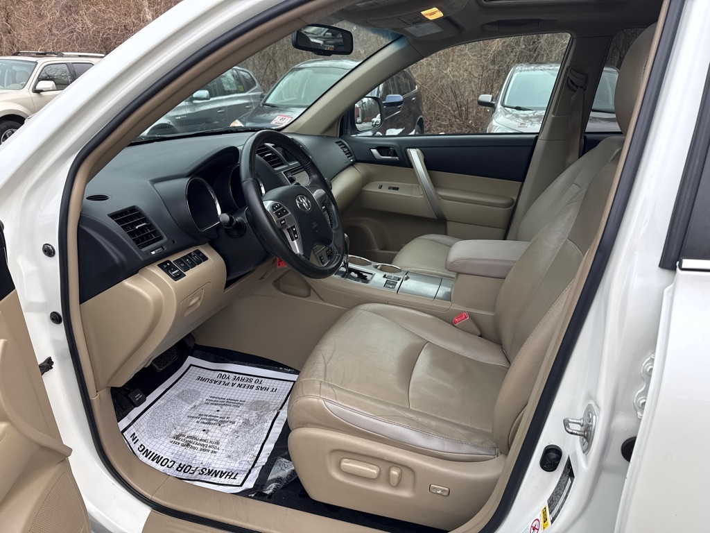 Toyota Highlander 4dr V6 4WD Sport w/3rd Row (Natl) 2013