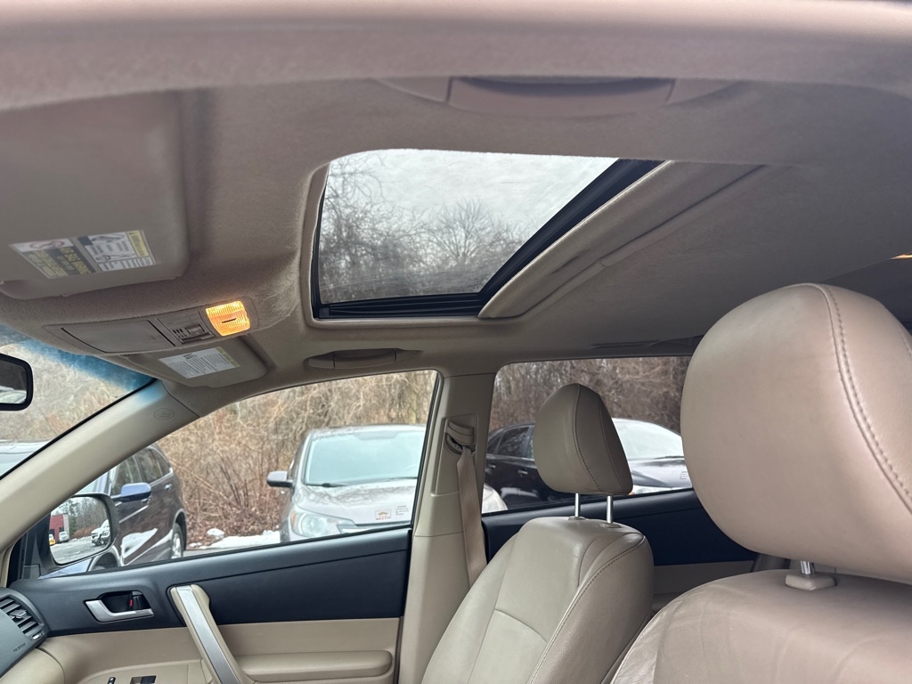 Toyota Highlander 4dr V6 4WD Sport w/3rd Row (Natl) 2013