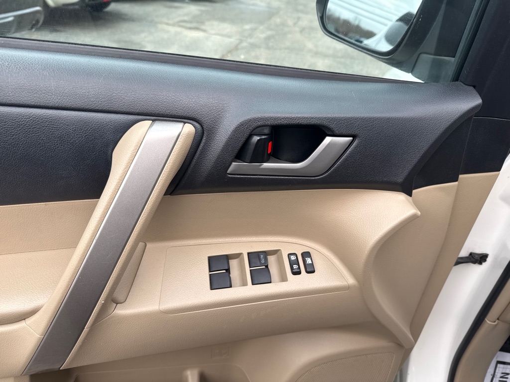 Toyota Highlander 4dr V6 4WD Sport w/3rd Row (Natl) 2013