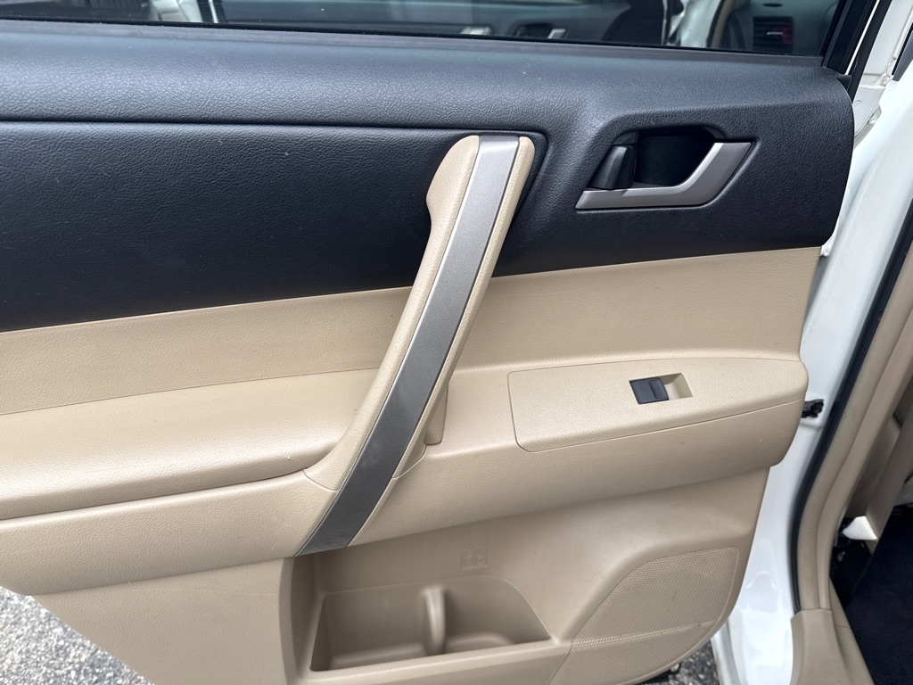 Toyota Highlander 4dr V6 4WD Sport w/3rd Row (Natl) 2013