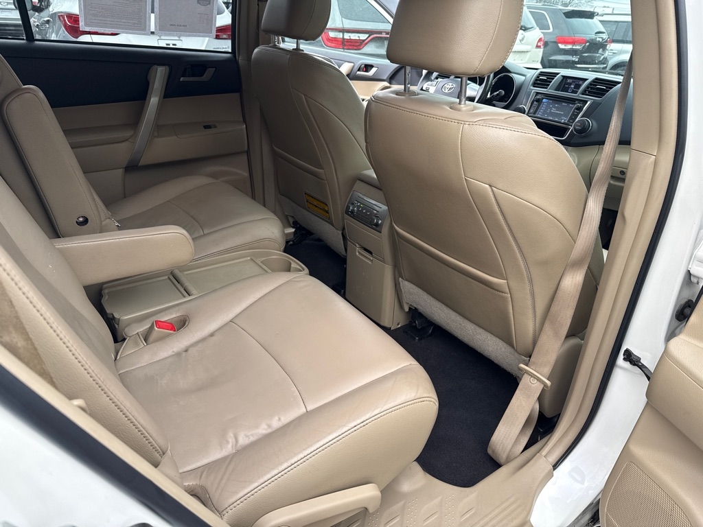 Toyota Highlander 4dr V6 4WD Sport w/3rd Row (Natl) 2013