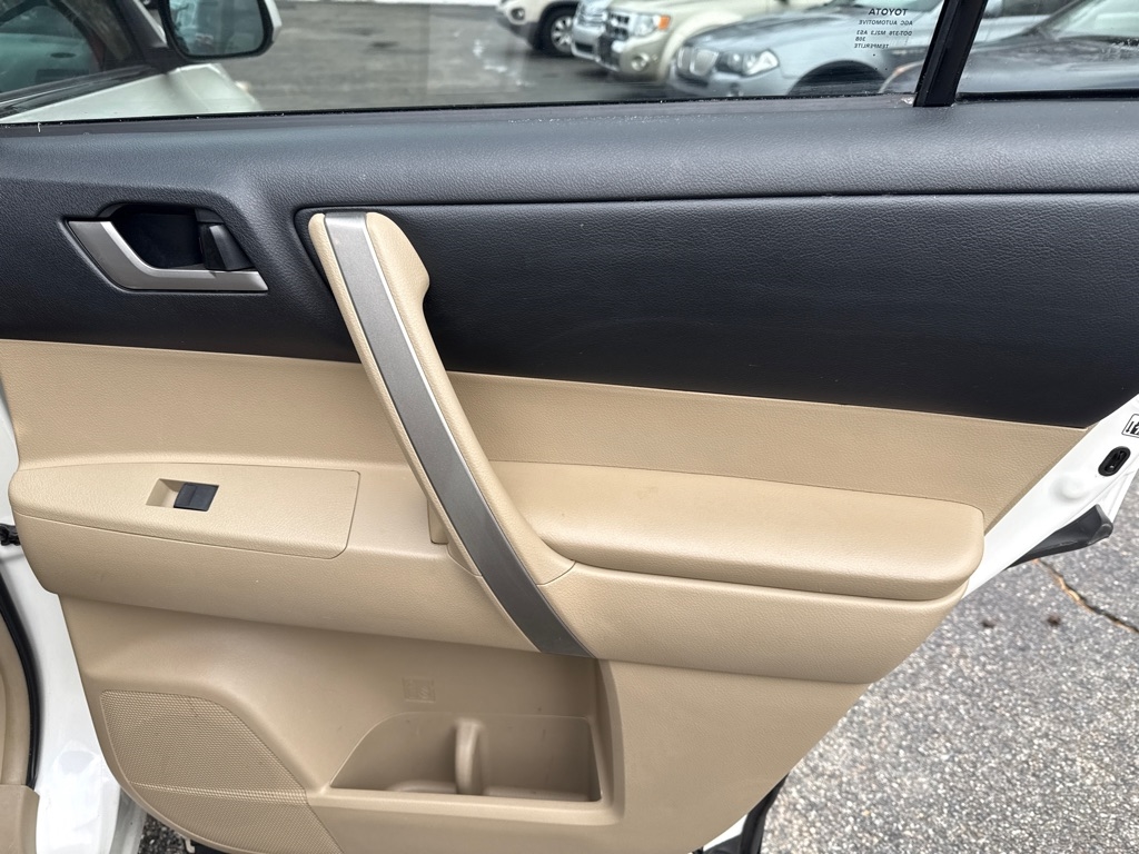 Toyota Highlander 4dr V6 4WD Sport w/3rd Row (Natl) 2013