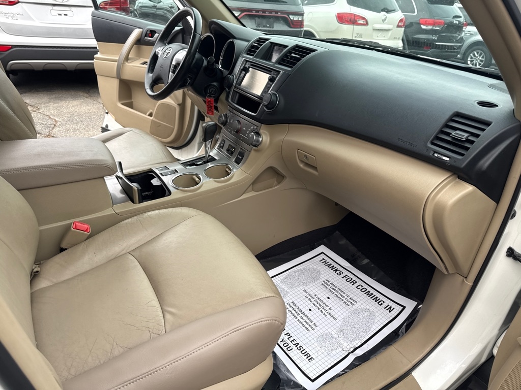 Toyota Highlander 4dr V6 4WD Sport w/3rd Row (Natl) 2013