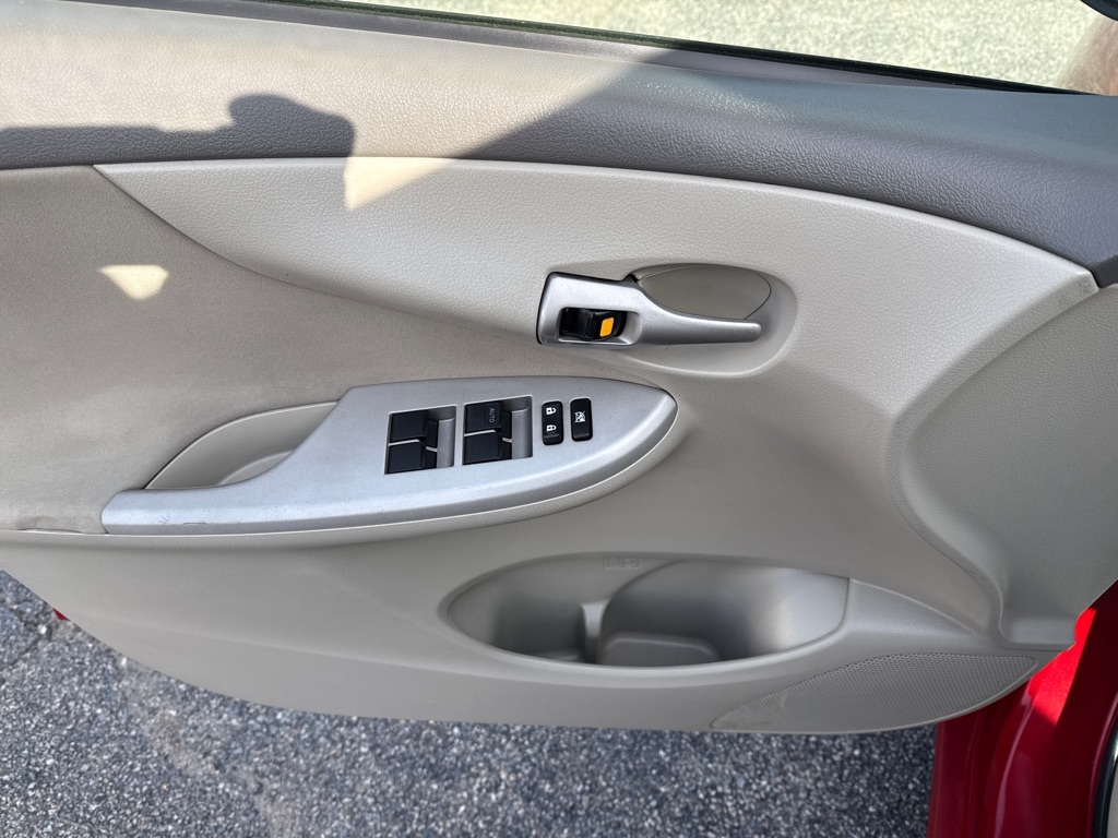 Toyota Corolla LE 4-Speed AT 2010