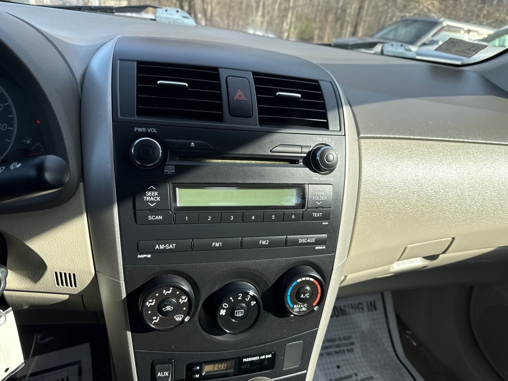 Toyota Corolla LE 4-Speed AT 2010