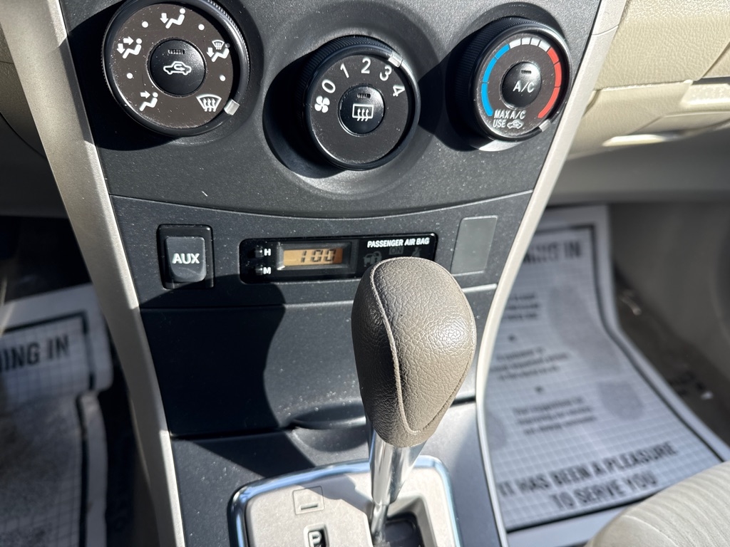 Toyota Corolla LE 4-Speed AT 2010