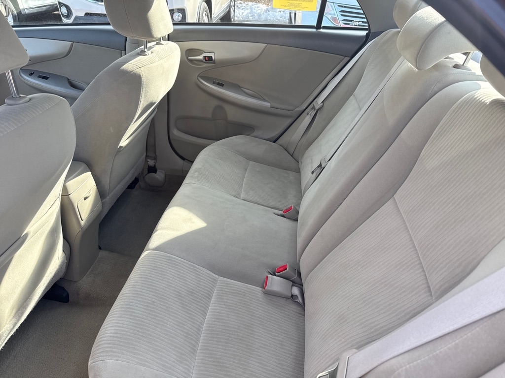 Toyota Corolla LE 4-Speed AT 2010