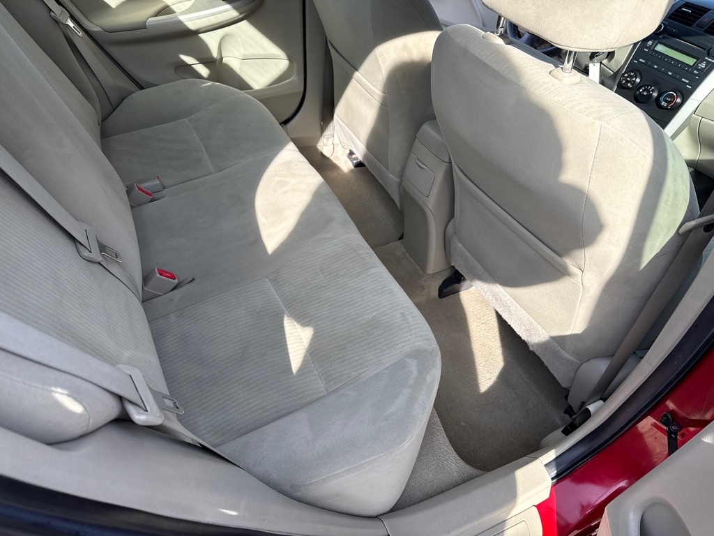 Toyota Corolla LE 4-Speed AT 2010