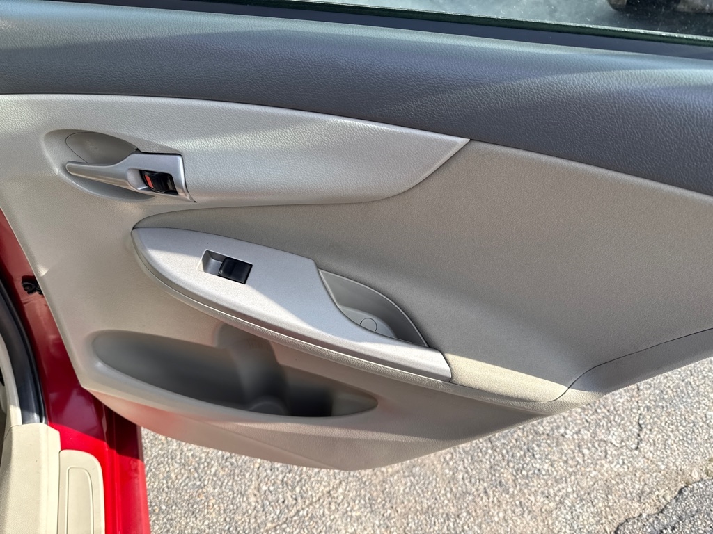 Toyota Corolla LE 4-Speed AT 2010