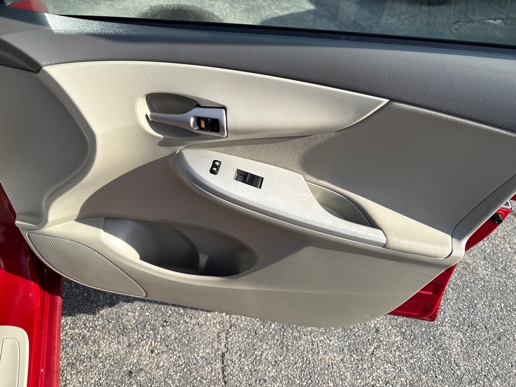 Toyota Corolla LE 4-Speed AT 2010