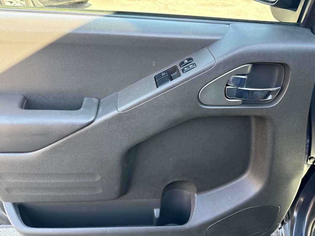 Nissan Frontier SV King Cab 4WD at 2015