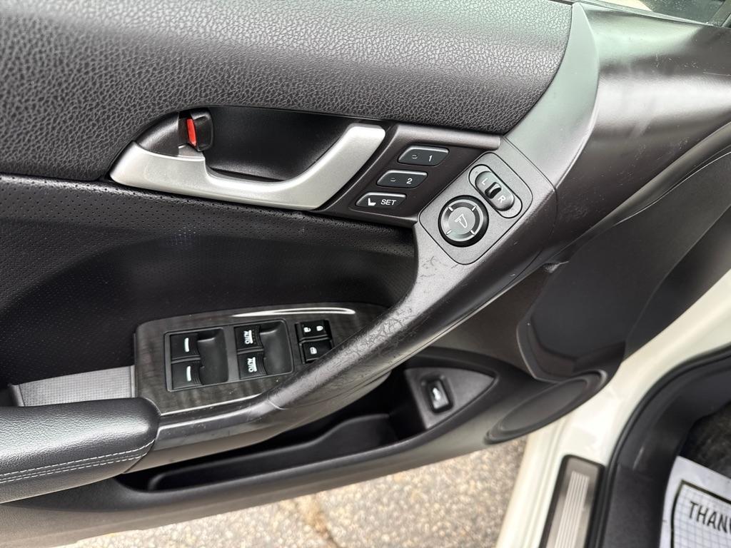 Acura TSX 5-Speed AT with Tech Package 2011