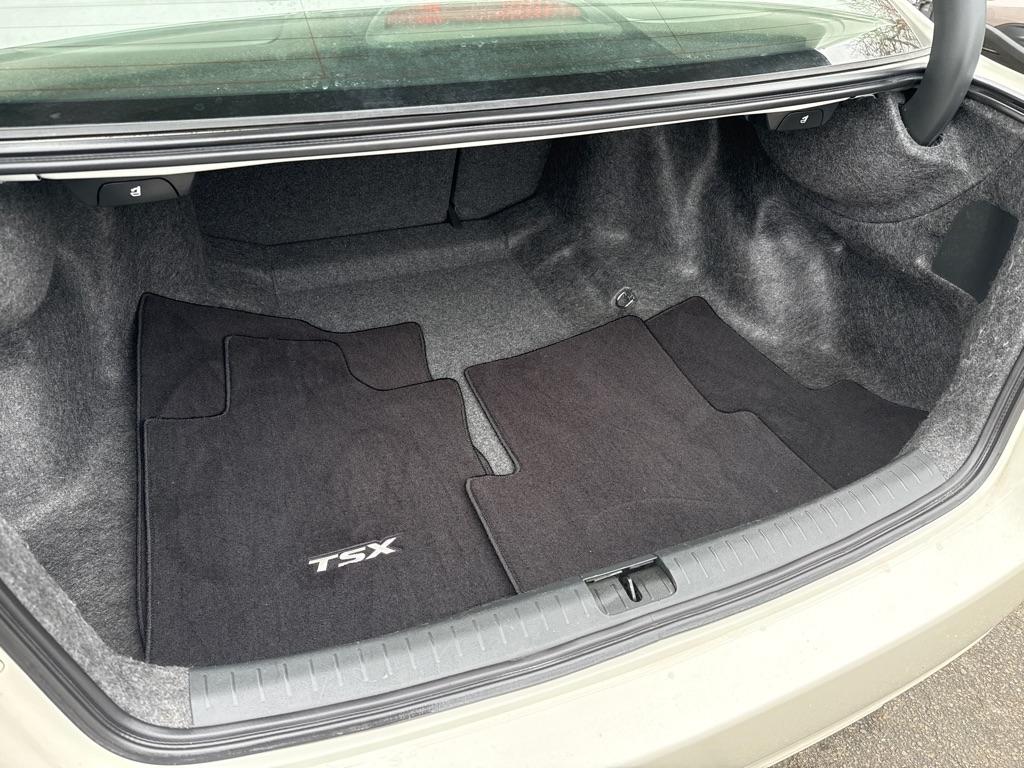 Acura TSX 5-Speed AT with Tech Package 2011