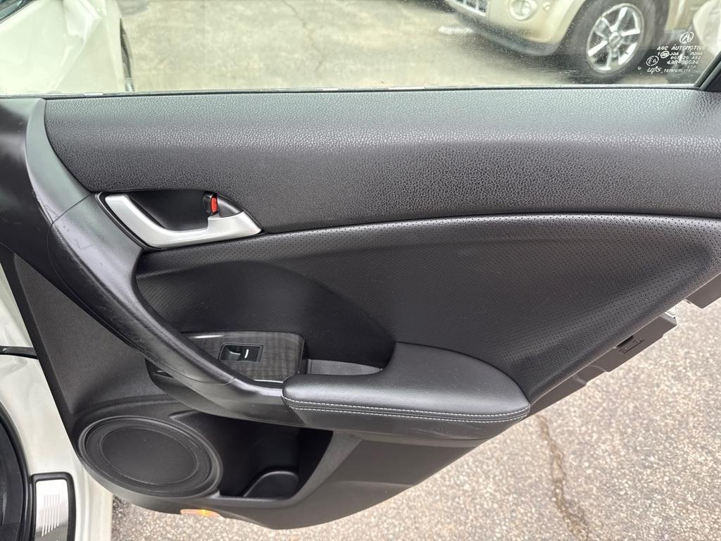 Acura TSX 5-Speed AT with Tech Package 2011