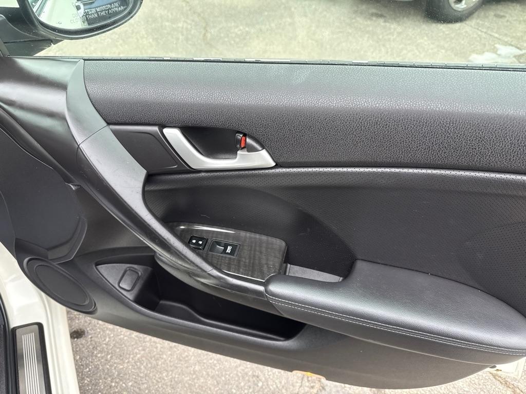 Acura TSX 5-Speed AT with Tech Package 2011