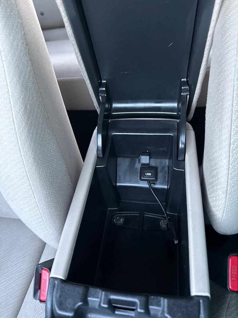 Honda Civic LX Sedan 5-Speed AT 2013