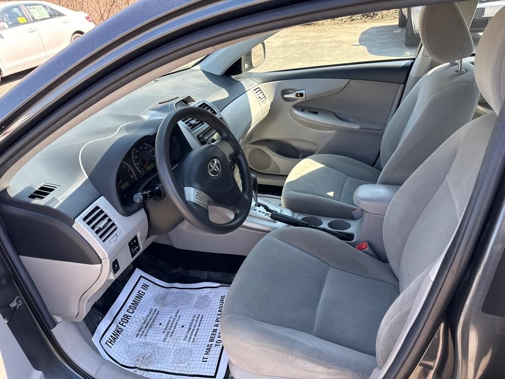 Toyota Corolla LE 4-Speed AT 2012