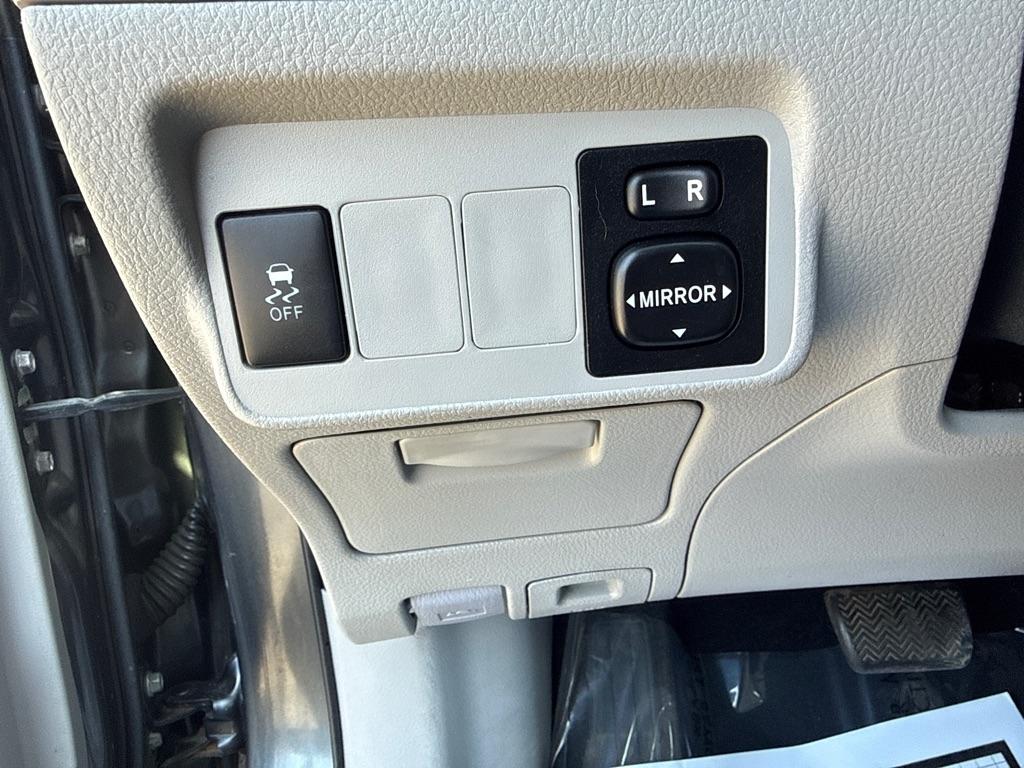 Toyota Corolla LE 4-Speed AT 2012