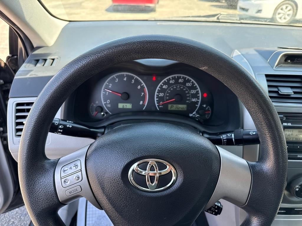 Toyota Corolla LE 4-Speed AT 2012