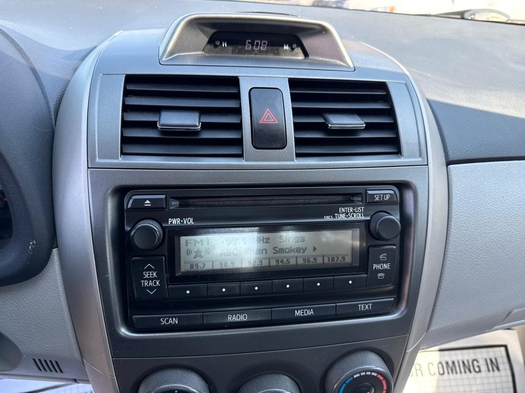 Toyota Corolla LE 4-Speed AT 2012