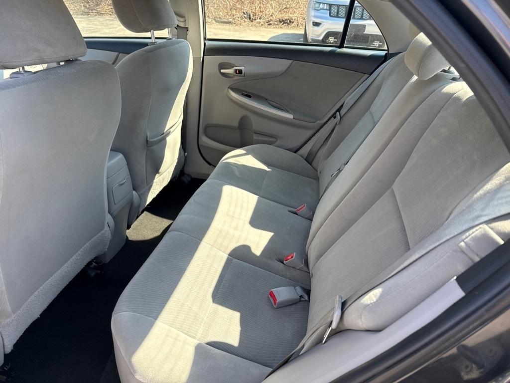 Toyota Corolla LE 4-Speed AT 2012