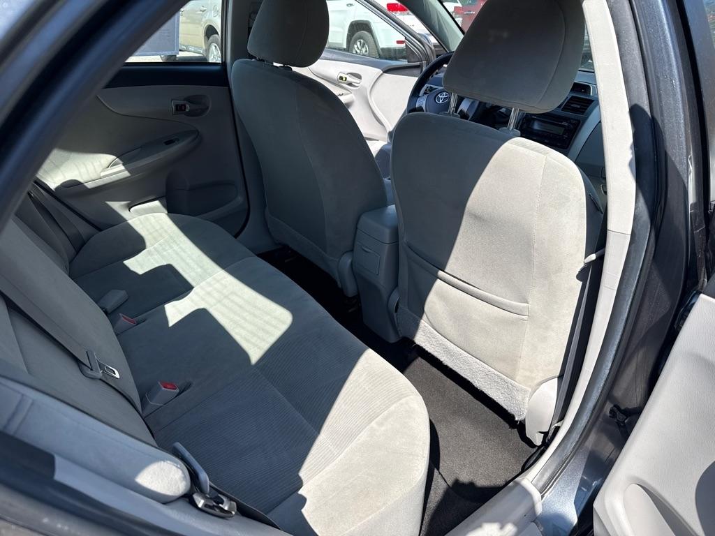 Toyota Corolla LE 4-Speed AT 2012