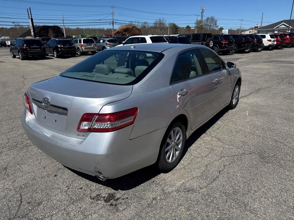 Toyota Camry XLE V6 6-Spd AT 2011