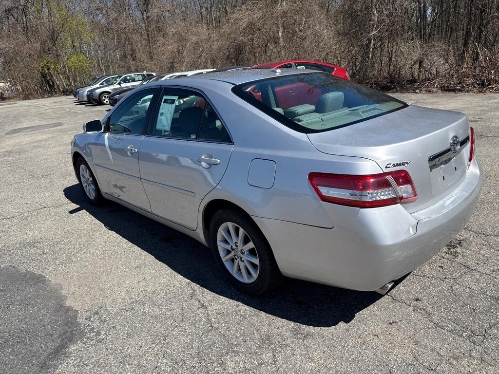 Toyota Camry XLE V6 6-Spd AT 2011