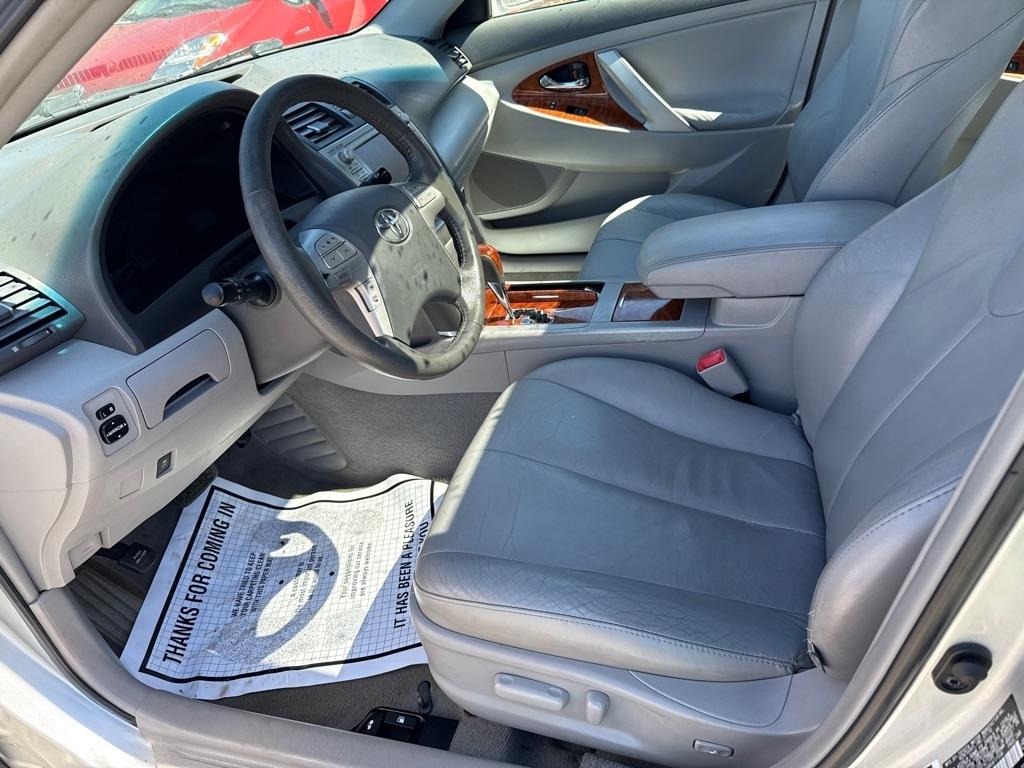 Toyota Camry XLE V6 6-Spd AT 2011