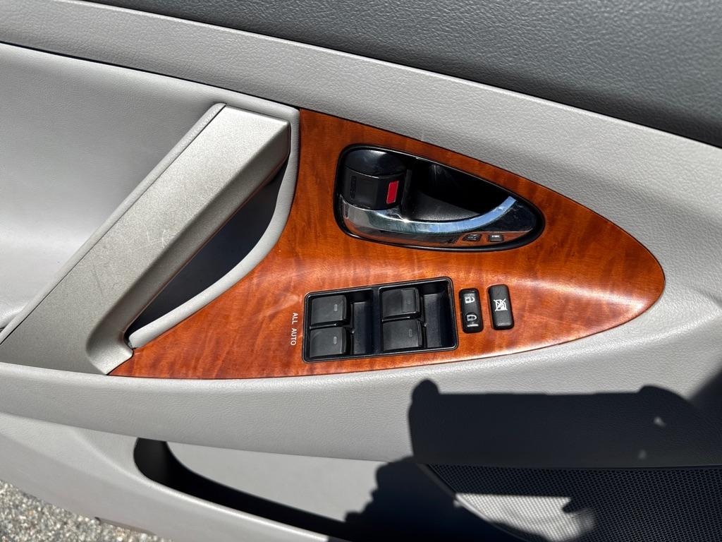 Toyota Camry XLE V6 6-Spd AT 2011