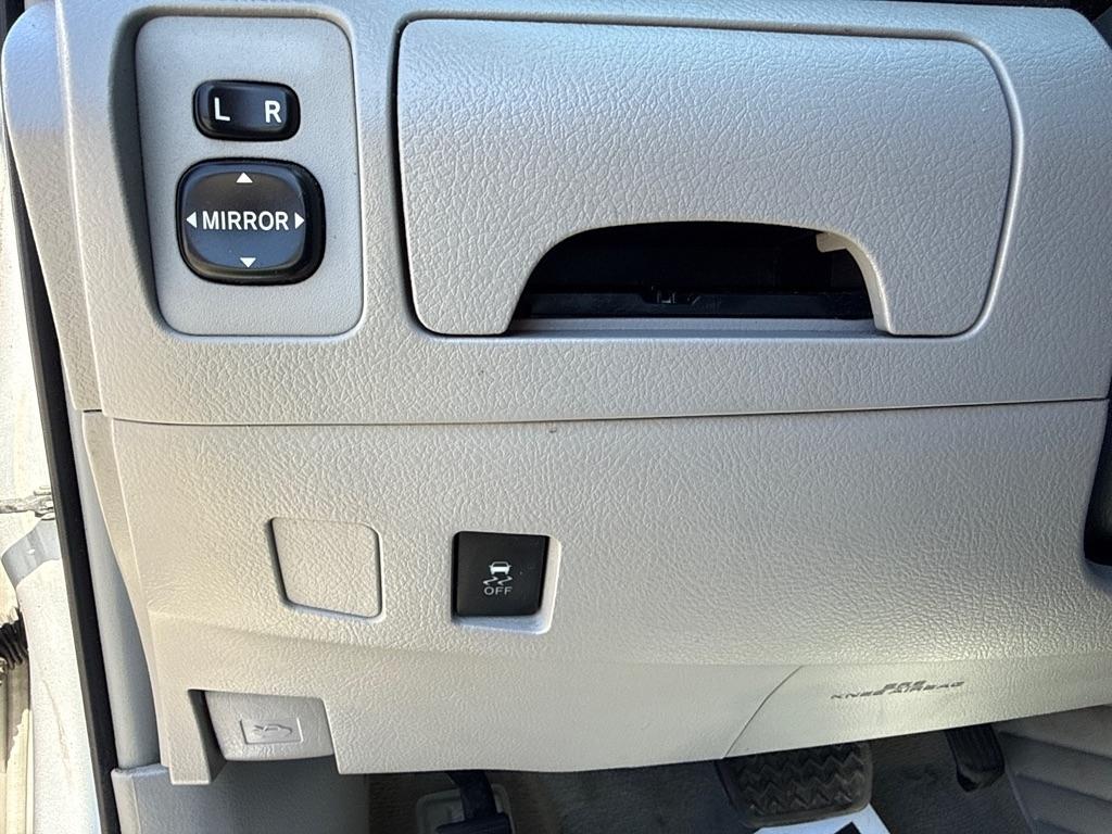 Toyota Camry XLE V6 6-Spd AT 2011