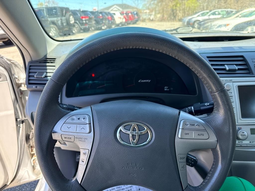 Toyota Camry XLE V6 6-Spd AT 2011