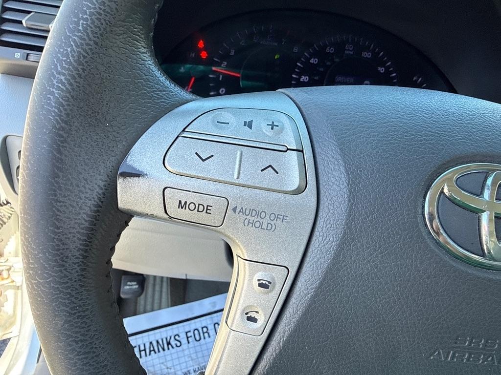 Toyota Camry XLE V6 6-Spd AT 2011